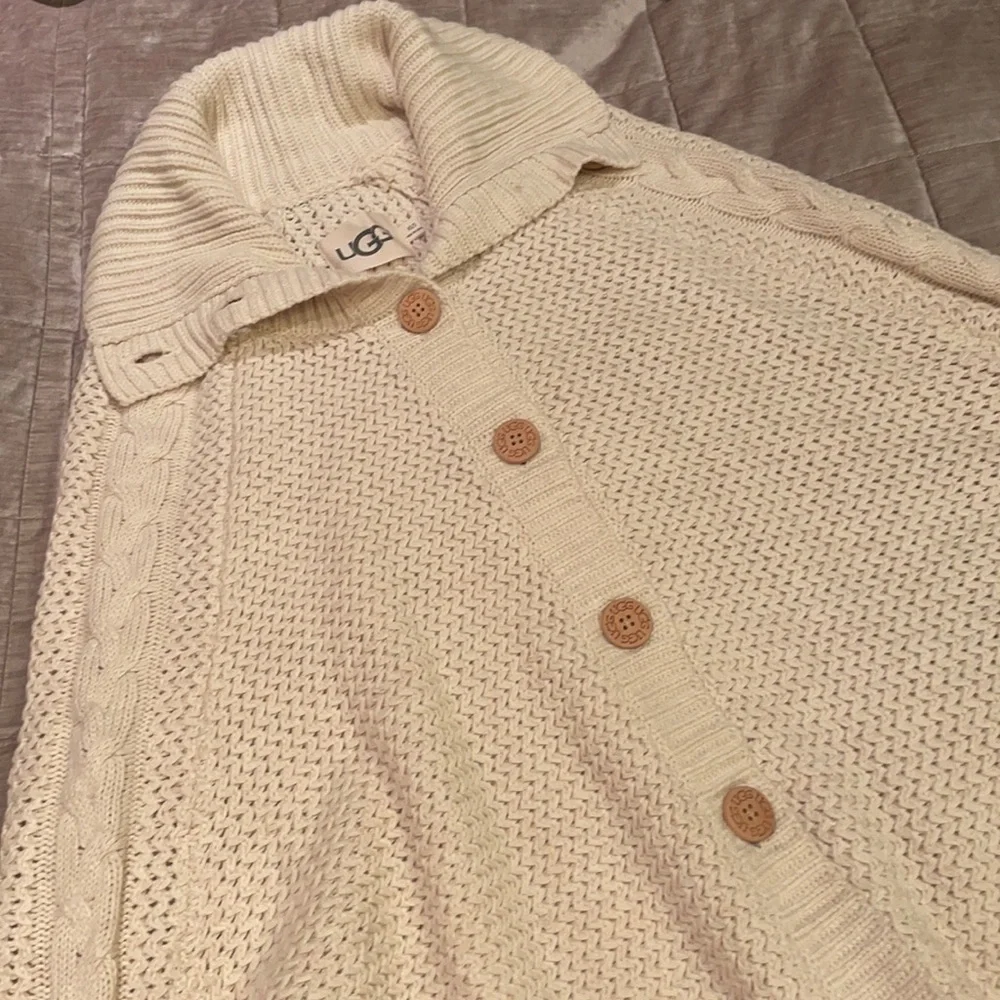 UGG Cream Sweater Cape Buttondown Poncho - Picture 2 of 13